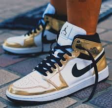 Jordan 1 Mid Patent Black White Gold Gs Metallic Gold Patent Leather Covers This Air Jordan 1 Mid In 2020 Air Jordans Nike Air Shoes Nike Sneakers Women