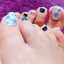 久々にフットネイル ﾟ ﾟ ﾉ 超絶雑だけど 梅雨っぽく紫陽花意識した nail ネイル フットネイル 100均 100均ネイル 休日ネイル 雨 梅雨ネイル 雨女にぴったり セルフネイル 雑 nails beauty