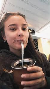 Mate en Alemania: Miradas y Risas en el Transporte