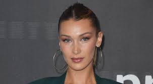 Oct 16, 2020 · bella hadid pulled out all the stops for a trip with friends, and that included wearing a particularly risqué a bathing suit while out on a boat. Bella Hadid Cut Her Own Bangs While In Quarantine See Photos Allure
