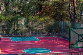 El baloncesto fue creado en 1891 por james naismith, un profesor de educación física canadiense, en springfield, massachusetts, estados unidos. Cancha De Basquetbol Y Volibol Fotografia De Monteverde Hotel De Cabanas Mazamitla Tripadvisor
