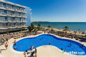 El hotel augustus es un establecimiento de 4 estrellas situado en primera línea de playa, entre las asimismo, el hotel augustus posee piscinas para adultos y niños, solárium y parque infantil. Hotel Augustus The Standard Room With Solarium At The Hotel Augustus Oyster Com Hotel Photos