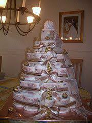 Hubsche Torte Aus Toilettenpapier Lustige Hochzeitsgeschenke Hochzeitsgeschenk Torten Basteln