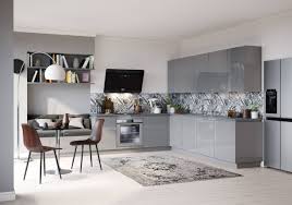 On Joue La Carte Du Chic Et De L Intemporel Avec La Cuisine Grise Elle Decoration Plan Cuisine Cuisines Design Credence Cuisine