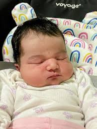 15 de janeiro de 2025 e você veio pra deixar nossa vida mais cheia de  alegria e surpresas… afinal, vc se mostrava muito forte desde a barriga da  mamãe… Pegou o peito