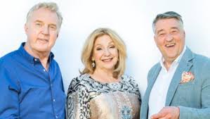 Heel holland bakt is een televisieprogramma van omroep max waarin tien nederlanders strijden om de titel beste thuisbakker van nederland. Hhb Nieuws Dit Zijn De Kandidaten Van Het Nieuwe Seizoen Heel Holland Bakt En De Eerste Sfeerbeelden Max Vandaag