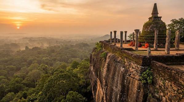 Vedahitikanda Kataragama rock viewpoint sacred hill panoramic view