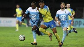 Boa tabela na área do arouca, bruno gomes acaba por rematar cruzado na direita, mas bolat atento agarra a . Arouca Estoril 1 0 Golo De Arsenio Trava O Lider 2Âª Liga Jornal Record