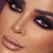 Who else can't resist Crystal N ? #Bellacontactlenseslebanon ❤