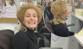 Gillian anderson will play former british prime minister margaret thatcher in the upcoming third season of the crown, netflix announced saturday. The Crown Gillian Anderson Transforms Into Margaret Thatcher Daily Mail Online