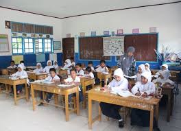 Salah satu jenis teks yang cukup unik bias di jadikan sebagai bahan hiburan adalah teks anekdot. 11 Contoh Teks Anekdot Singkat Lengkap Beserta Analisis Dan Penjelasannya Helferphoto