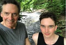 Bruce Robb's Instagram, Twitter & Facebook