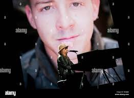 Robin hood foundation hi-res stock photography and images