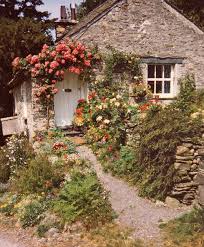 English Country Cottage Hutten Im Englischen Stil Natursteinhauschen Und Haus Und Garten