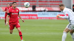 Lucas alario portrait efficiency is his expertise: Bayer 04 Leverkusen Verargerter Lucas Alario Vor Dem Absprung Kicker