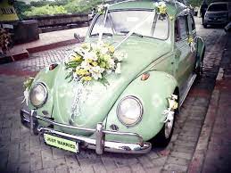 Simple Vintage Wedding Car Decoration Ideas With Flowers Vintage Wedding Car Decoration Wedding Car Car Decor