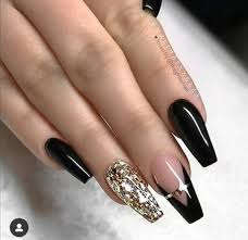Uñas acrílicas negras con rosa Pin De Tamarafuentes En Ongles Unas Negras Con Dorado Unas Negras Con Rosa Unas Negras Con Brillo