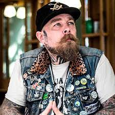 Barber Robert's Instagram, Twitter & Facebook