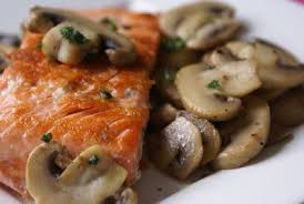 Delicieusement Simple Paves De Saumon Poeles Aux Champignons Recette Saumon Saumon Poele Diner