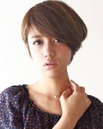 伸ばしっぱなしのショートを楽しむコツ カットやアレンジでイメチェン hair ショートのヘアスタイル ヘアスタイルのアイデア ヘアスタイル
