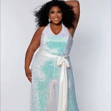 Johnathon Kane from Sydney’s closet. This is not in the stores yet. Size20w