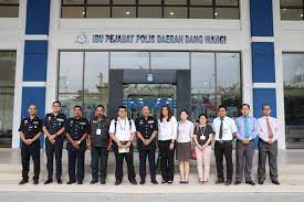 Bahagian siasatan melaksanakan tugas penyiasatan dalam membanteras jenayah rasuah, penyalahgunaan kuasa dan penyelewengan sejajar dengan kuasa di bawah peruntukan seksyen 7 subseksyen (a) dan (b) akta suruhanjaya pencegahan rasuah. Contact Number Bahagian Siasatan Jenayah Ibu Pejabat Dang Wangi