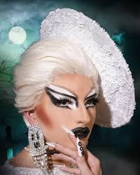 Donna Drag's Instagram, Twitter & Facebook