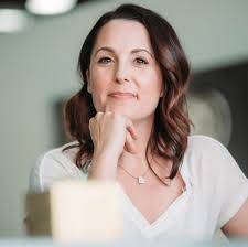 Lisa Chastain's Instagram, Twitter & Facebook