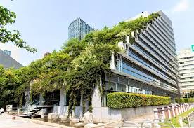 2.3 the benefits of green buildings 18 2.4 commercial green building 19 2.5 world green building standard 20 2.5.1 green building index malaysia (gbi) 23 2.5.2 british research establishment environmental sssssssassessment method (breeam) 26 2.5.3 leadership in energy and environmental design (leed) 29 2.5.4 green star 31 10 Coolest Examples Of Green Buildings