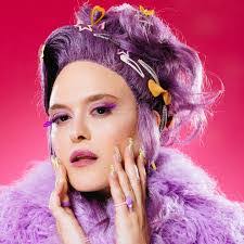 Nicole Beare's Instagram, Twitter & Facebook