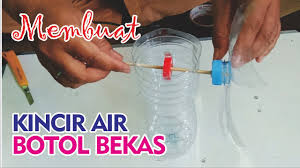 Karena kerugian akan kemasan berbahan plastik tidak seberapa dibandingkan dengan kemasan berbahan dasar kaca. Cara Membuat Kincir Air Dari Botol Bekas Tematik Kelas 4 Youtube