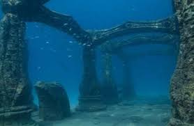 In front of him lay a massive stone structure on the ocean floor at a depth of 35 meters. Jepan Steemit