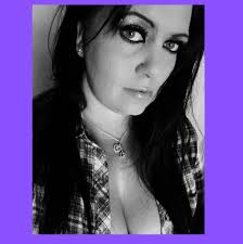 How to protect Christmas trees from toddlers?