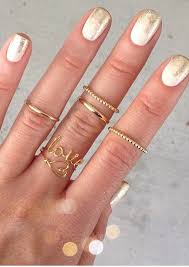 Change things up with elegant black nails that have a couple of special details that make a world of difference. Gold Ombre Gold Nails Ombre Nail Designs Ombre Nails