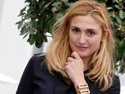 Née le 3 juin 1972 à suresnes, julie gayet est une actrice française célèbre pour ses rôles dans les films la turbulence des fluides, delphine 1, yvan 0, les gens qui. Julie Gayet India New England News
