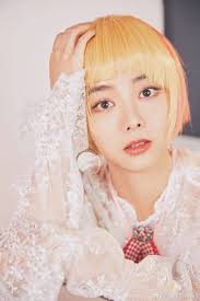 Điểm danh những kiểu tóc đẹp làm nên thương hiệu của Đàm Tùng Vận