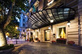Mediterranean cuisine is served in the brunello lounge & restaurant, while tea is savored beside a marble fireplace in the lobby's caffè baglioni. Baglioni Hotel Regina The Leading Hotels Of The World Rome Updated 2021 Prices