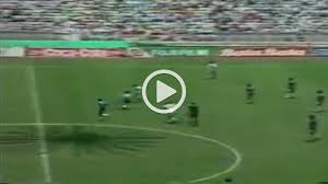 La iniciativa fue propuesta por la asociación del fútbol argentino (afa) con el … La Reina The Beatles Y Churchill La Caricatura De Maradona Esquivando Figuras De La Historia De Inglaterra Que Se Viralizo Tras Su Muerte Infobae