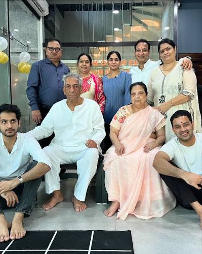 How can we start anything new without the pooja with the whole family? 😋  Post 1: Got all my family members to give blessings and with the same hand  give an imprint