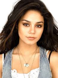 So posiert detlef steves (52) im roten bikini, vanessa hudgens (32) im schwarzen badeanzug und prince damien (30. Vanessa Hudgens Grosse Gewicht Masse Alter Biographie Wiki