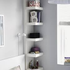 Platz Ist In Der Kleinsten Ecke Und Wird Mit Dem Lack Von Ikea Ideal Ausgenutzt Li Kleines Schlafzimmer Dekor Kleine Wohnung Wohnzimmer Schlafzimmer Regale