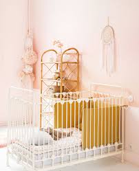 Couleur lin conseils et associations pour vos murs super deco. Une Deco Rose Dans La Chambre De Bebe Shake My Blog