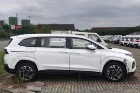 It is available in 5 variants, 1 engine option. This Hyundai Mpv Will Be The Answer To Kia Carnival In India