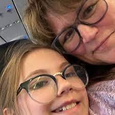 Sara Varner's Instagram, Twitter & Facebook