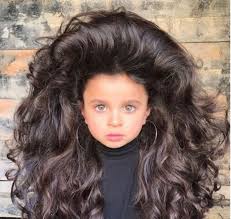 Per stupire sempre tutti con un trucco perfettamente adatto ai tuoi occhi verdi e i tuoi capelli neri, consulta questo articolo pieno di consigli e . Famosa A Soli 5 Anni Grazie Alla Sua Splendida Chioma Di Capelli