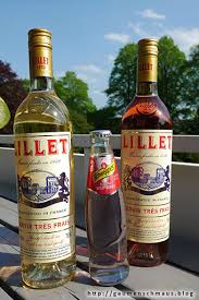 Our classic signature drink with a twist! Beerenstarker Aperitif Lillet Wild Berry Gaumenschmaus Blog