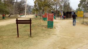 Maybe you would like to learn more about one of these? File Enclosure At Mini Zoo Along With Please Do Not Feed Animals Sign Jpg Wikipedia