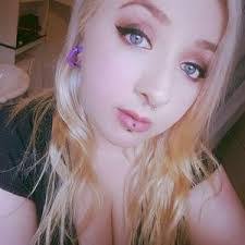 Ashley Stockett's Instagram, Twitter & Facebook