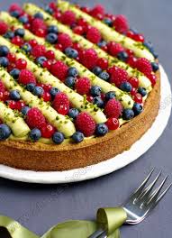 Tarte Aux Fruits Rouges Et Pistaches Avant Une Petite Pause Et Pistaches Aux In 2020 Easy Cake Recipes Fresh Fruit Cake Fruit Tart