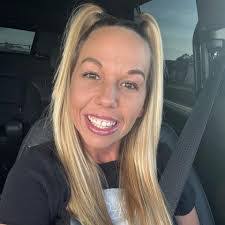 Cara Houck's Instagram, Twitter & Facebook